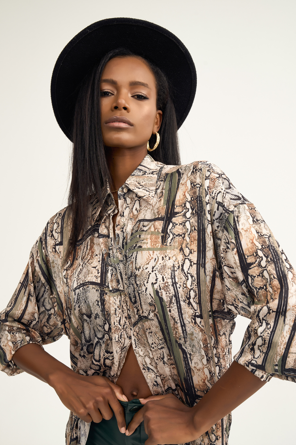 Oversized snake print shirt - GREEN ALMOND