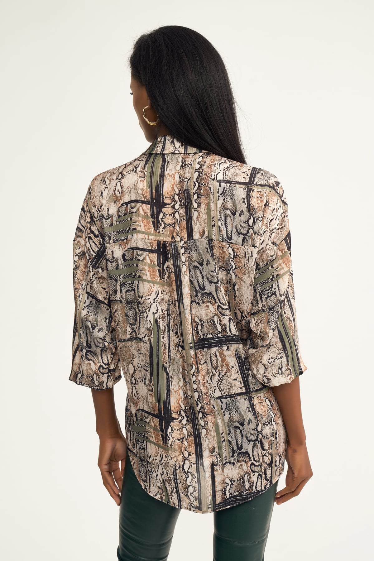 Oversized snake print shirt - GREEN ALMOND
