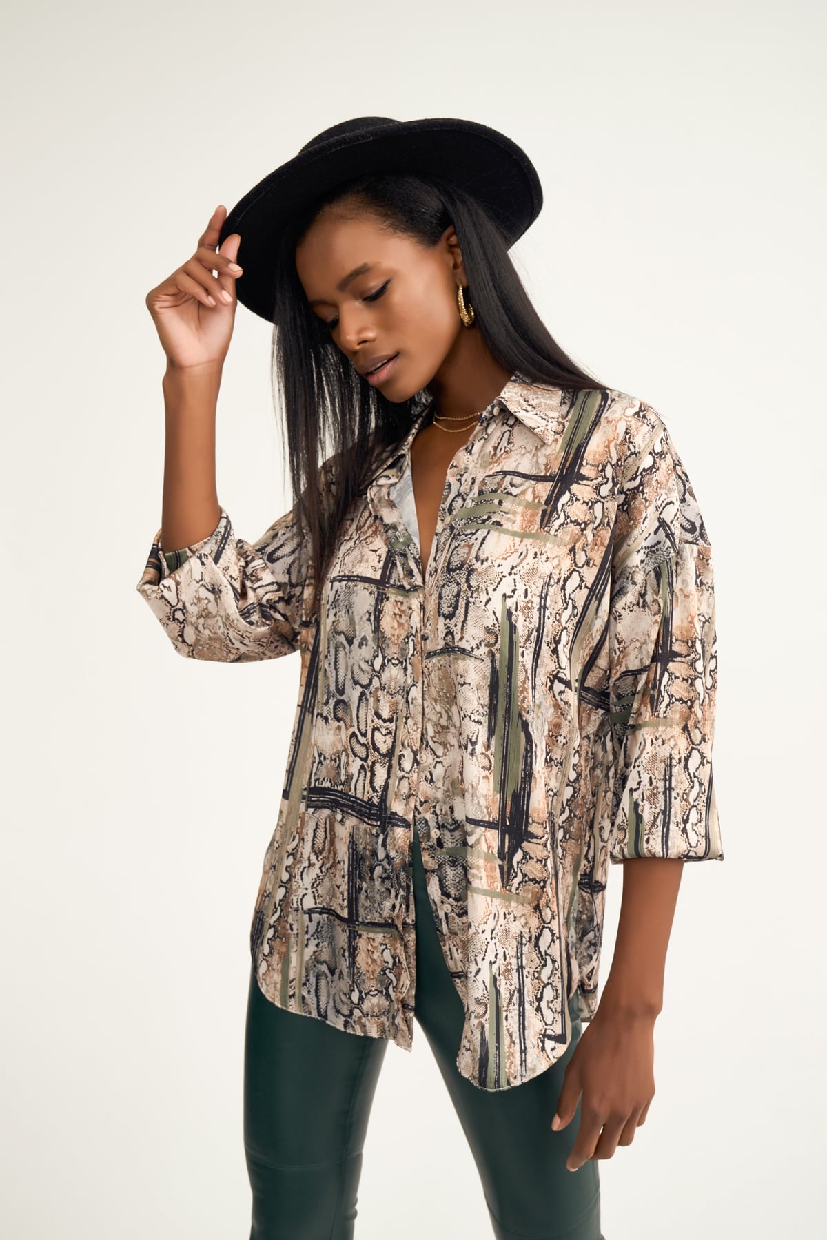 Oversized snake print shirt - GREEN ALMOND