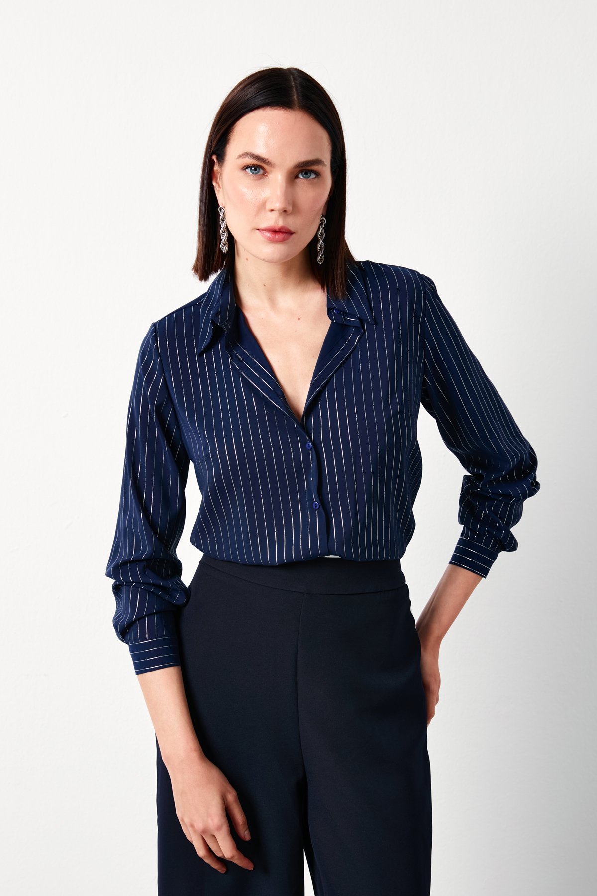 Parlak Çizgili Klasik Gömlek - LACİVERT