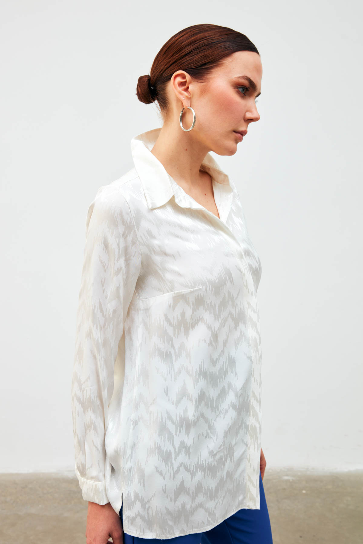 Shiny Patterned Loose Shirt - ECRU