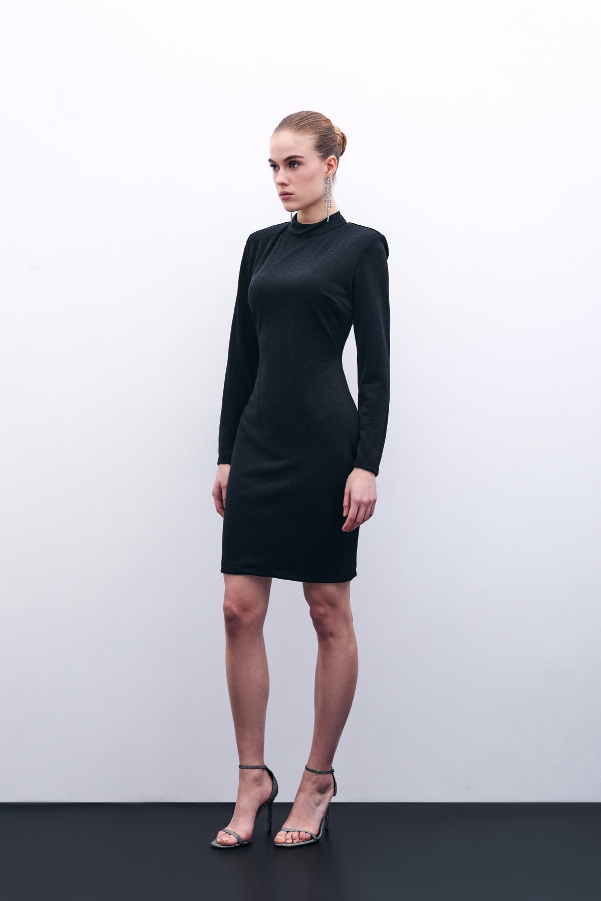 Parlak Kısa Elbise - Siyah