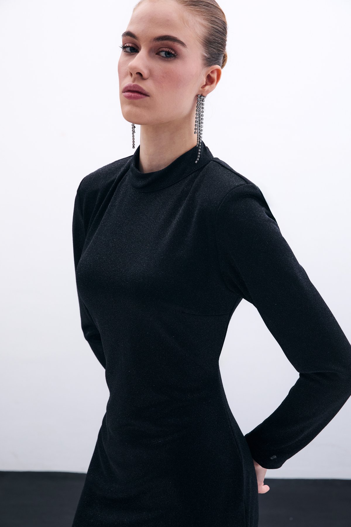 Parlak Kısa Elbise - Siyah