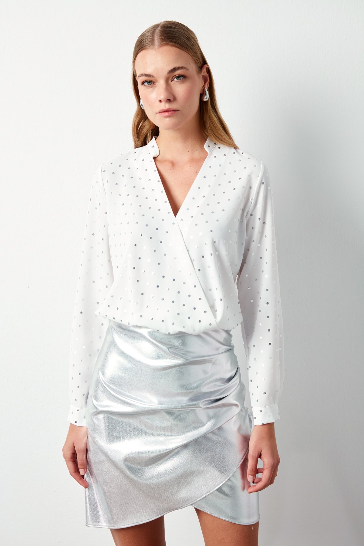 Parlak Puantiye Desenli  Bluz - EKRU