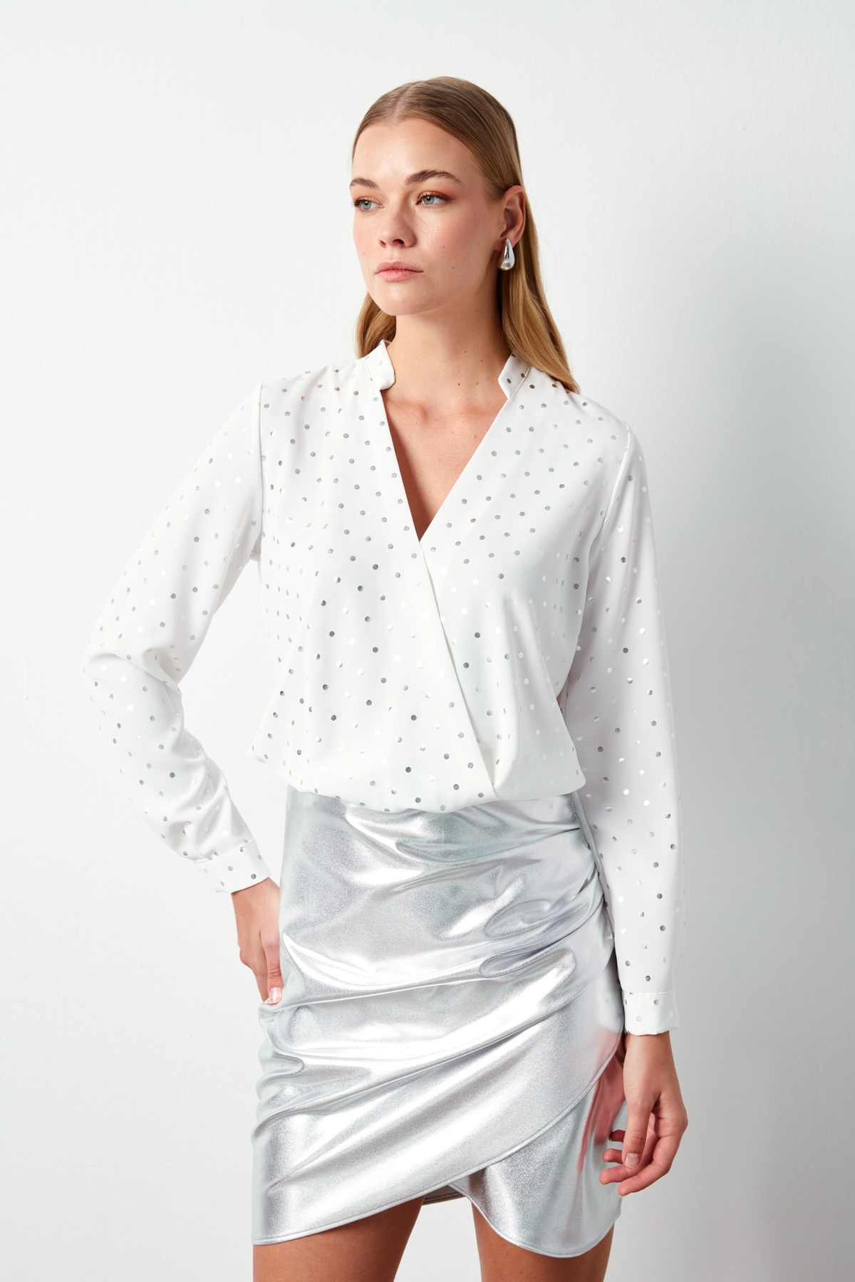 Parlak Puantiye Desenli  Bluz - EKRU