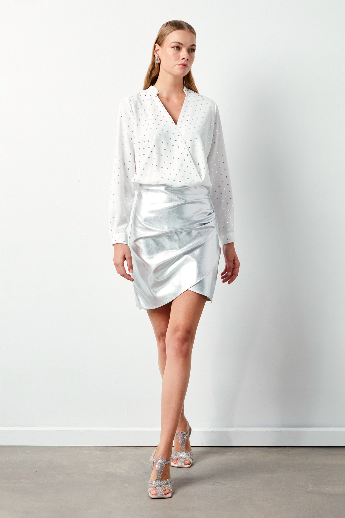 Parlak Puantiye Desenli  Bluz - EKRU