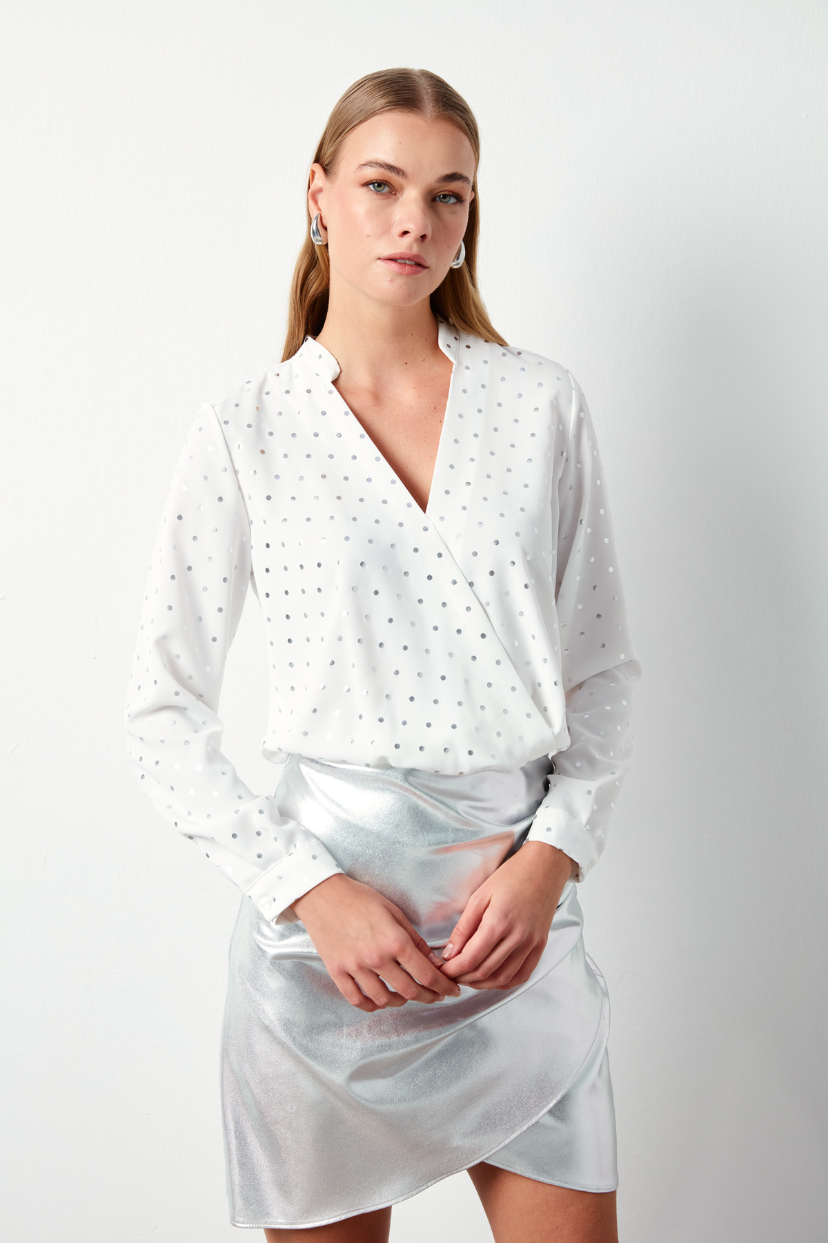 Parlak Puantiye Desenli  Bluz - EKRU