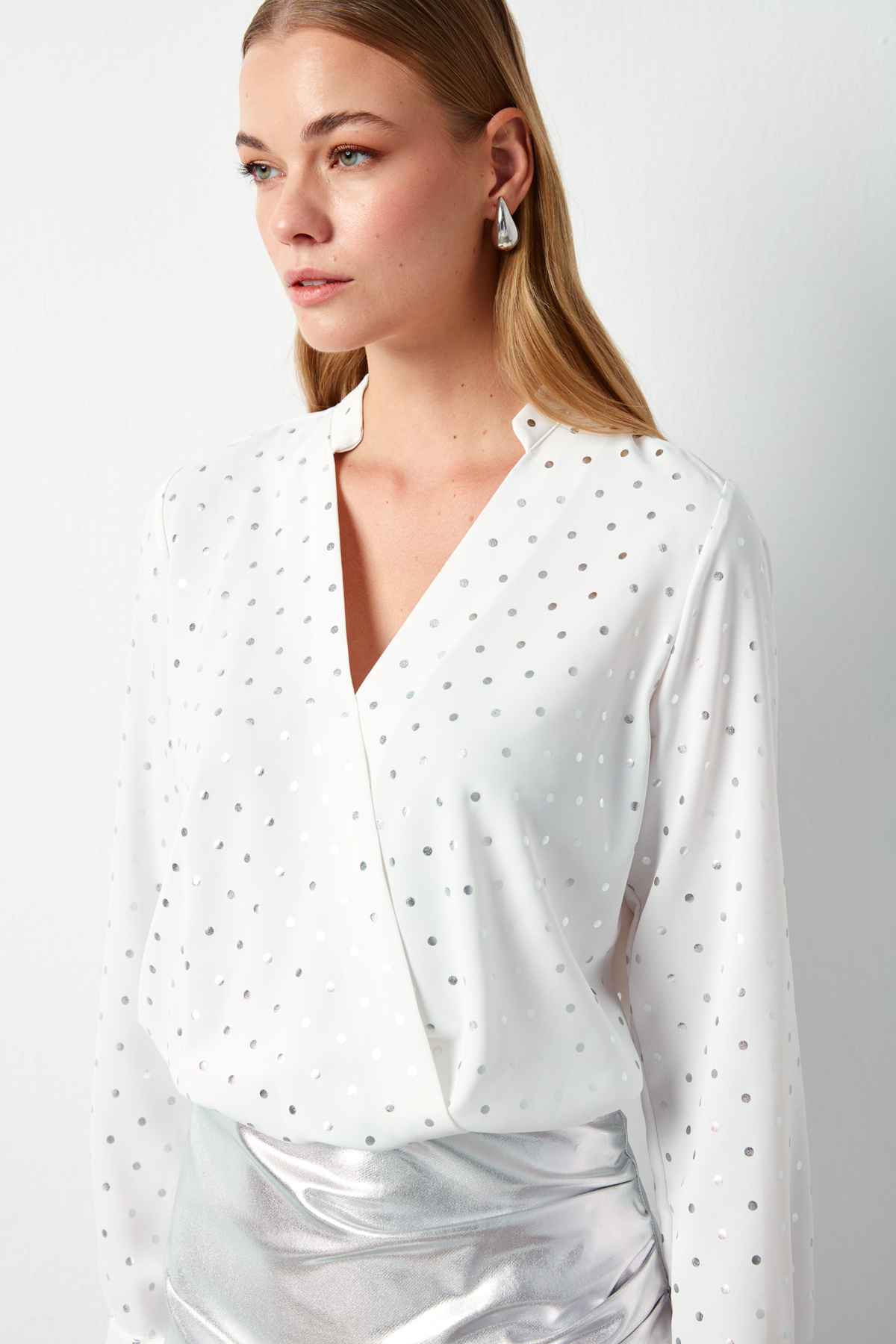 Parlak Puantiye Desenli  Bluz - EKRU