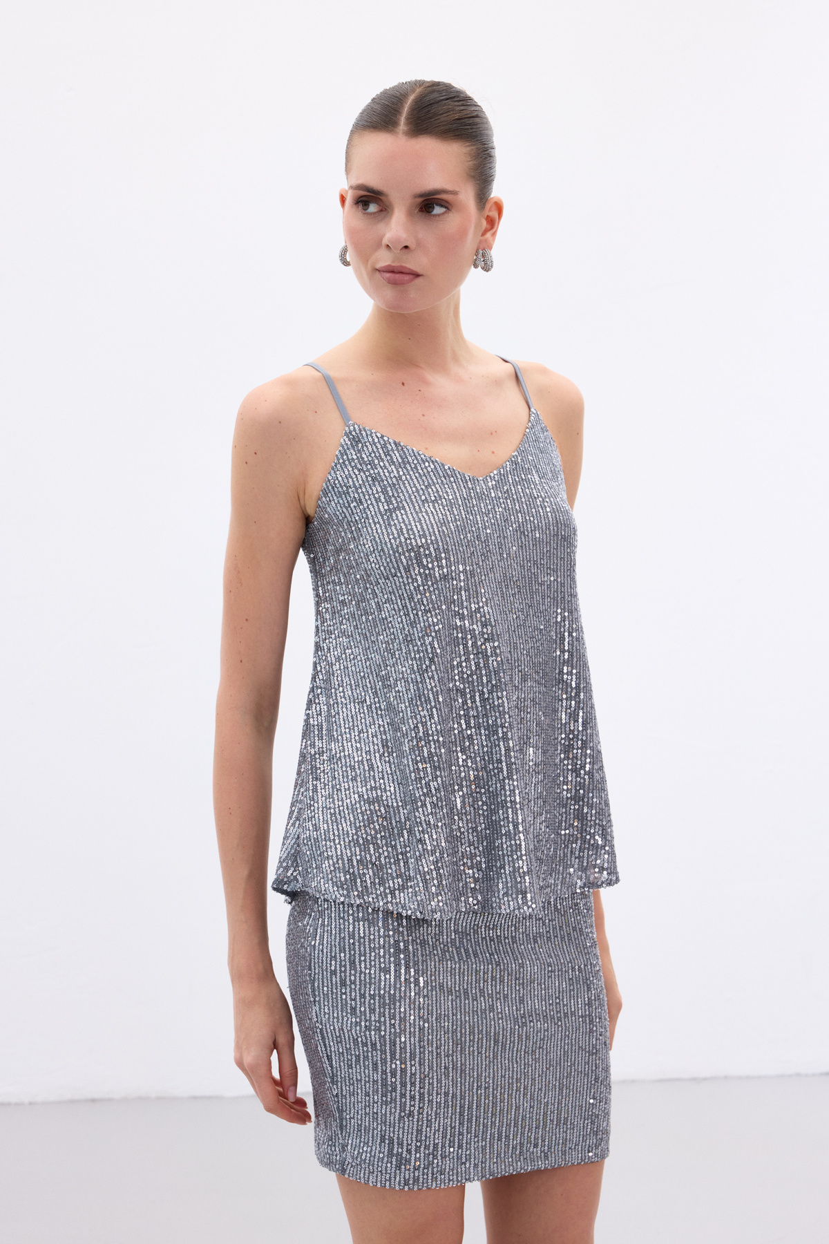 Payet Detaylı Askılı Bluz - Gri