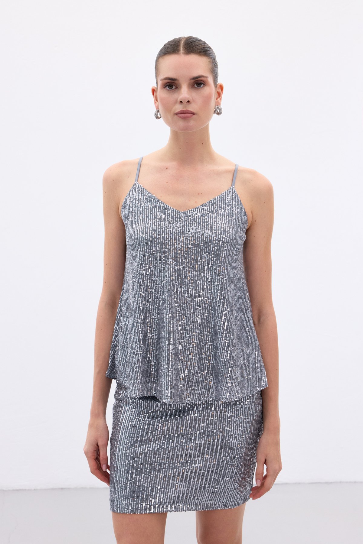 Payet Detaylı Askılı Bluz - Gri