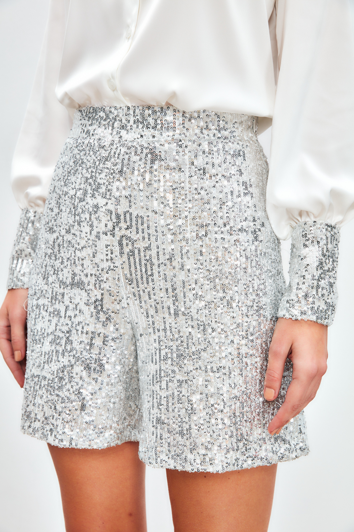 Payet Detaylı Şort - GÜMÜŞ