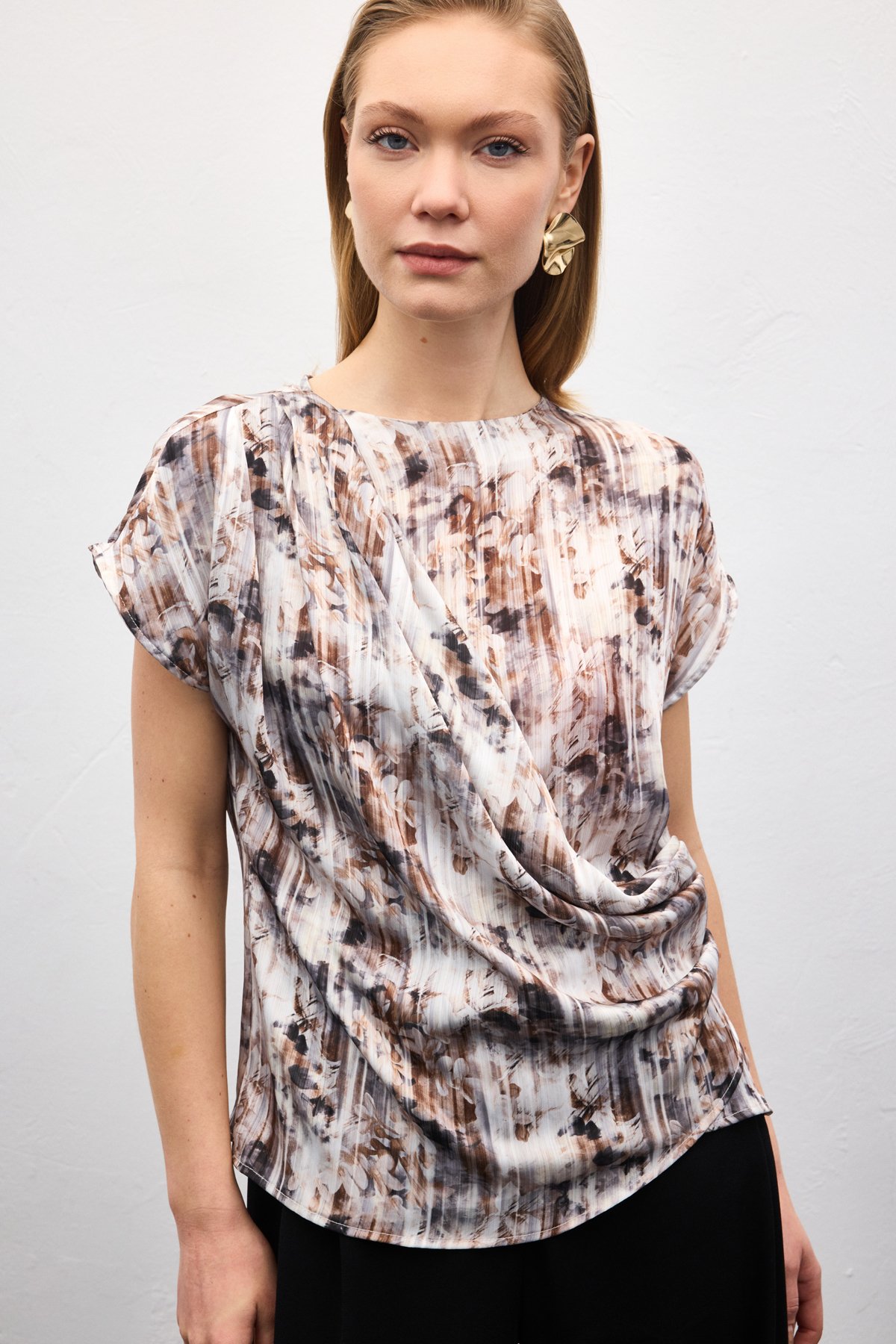 Pleated Sleeveless Blouse - Brown