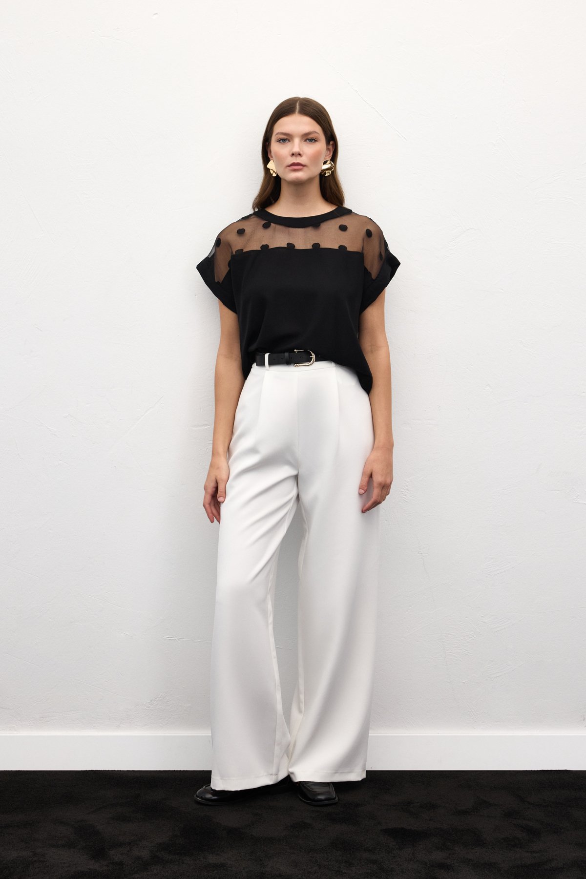Polka Dot Detail Short-Sleeved Blouse - Black