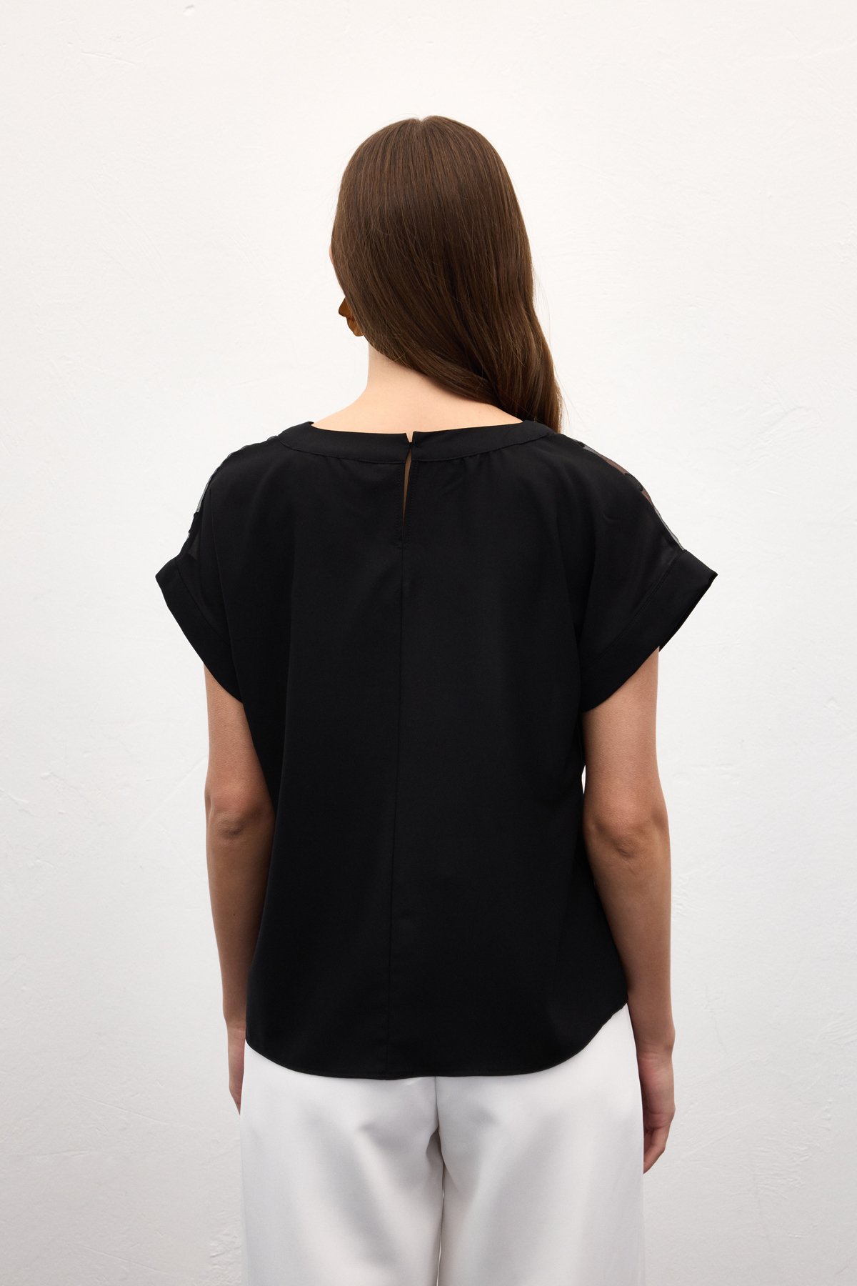 Polka Dot Detail Short-Sleeved Blouse - Black