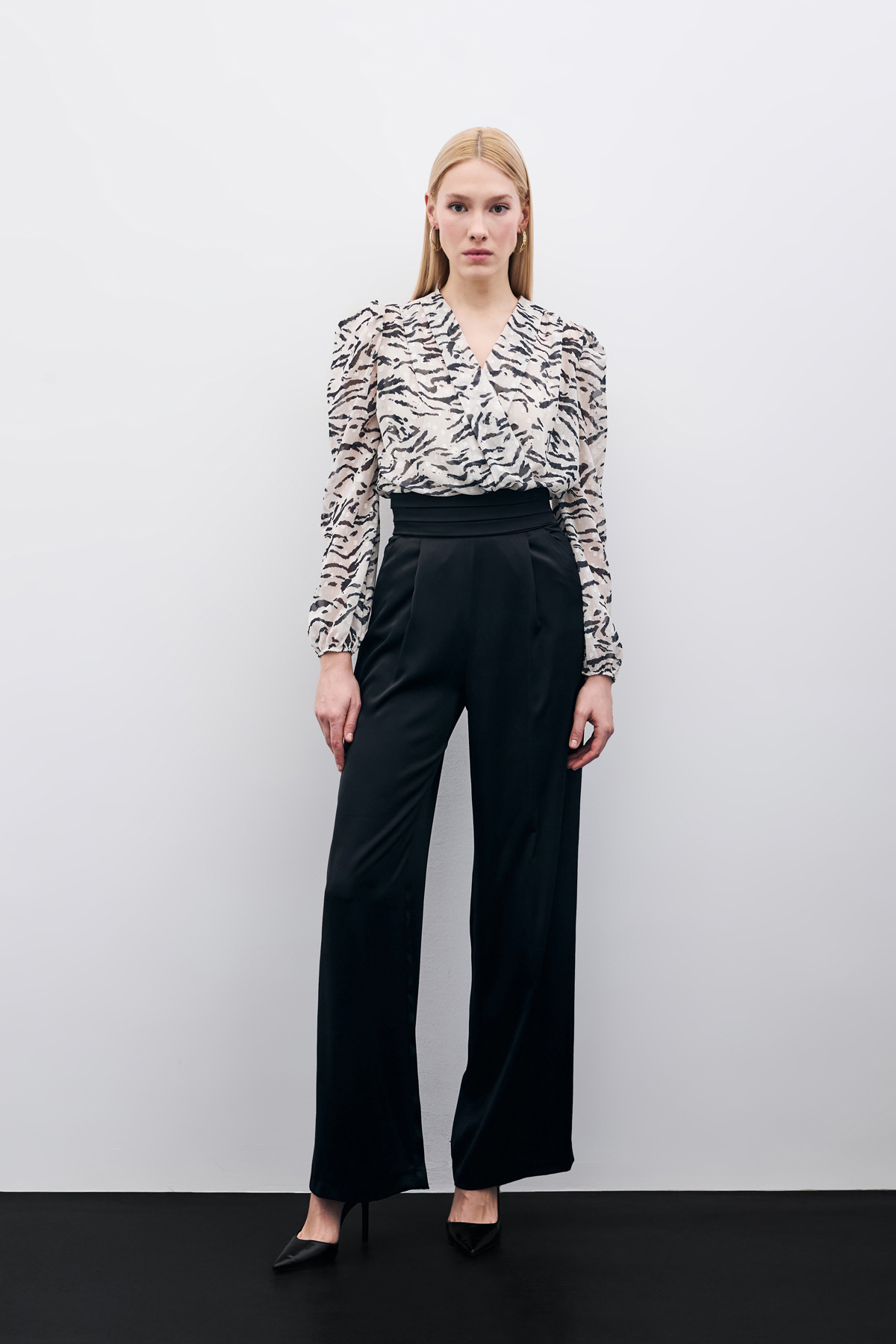 Puantiye Dokulu Bodysuit - Siyah