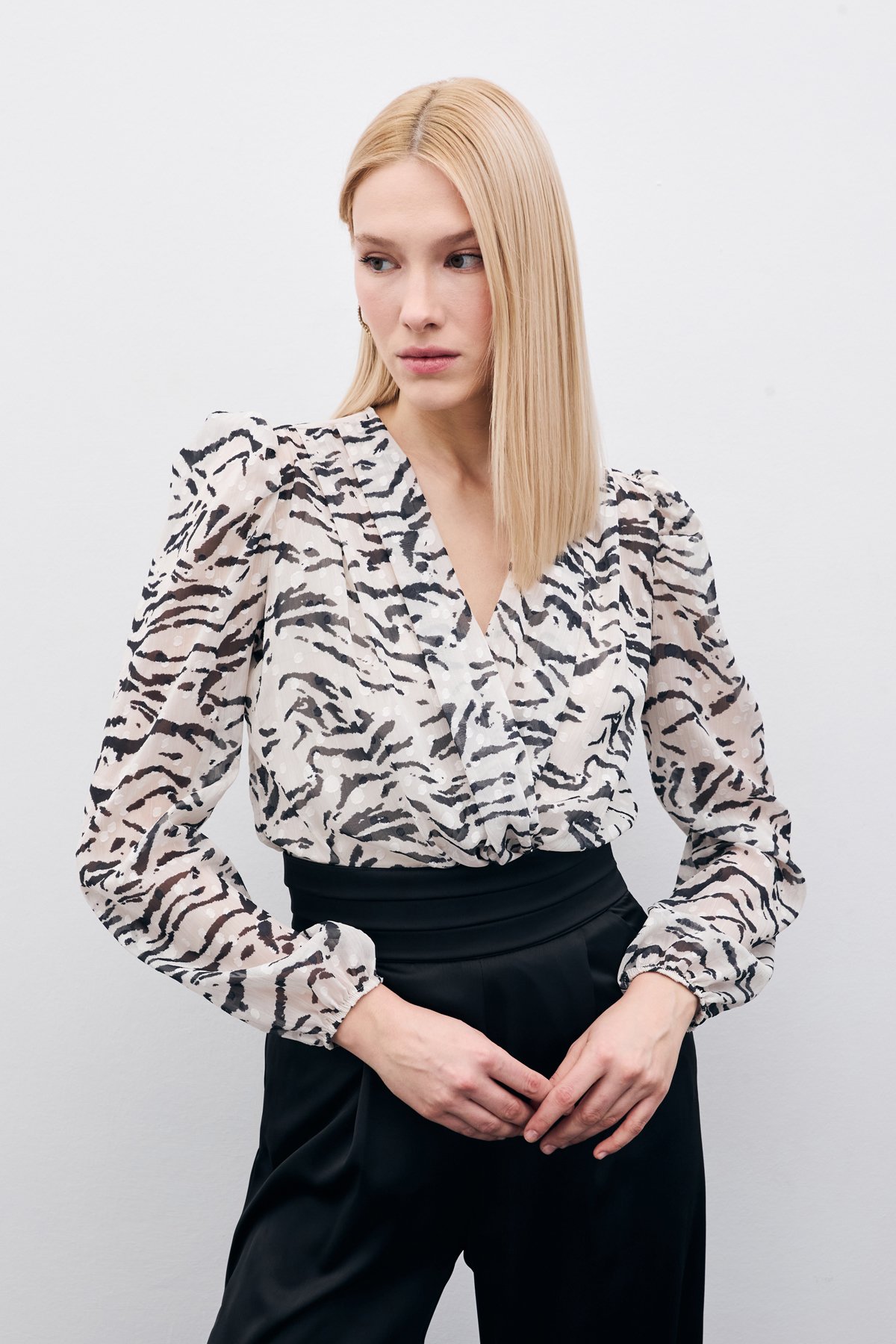 Puantiye Dokulu Bodysuit - Siyah