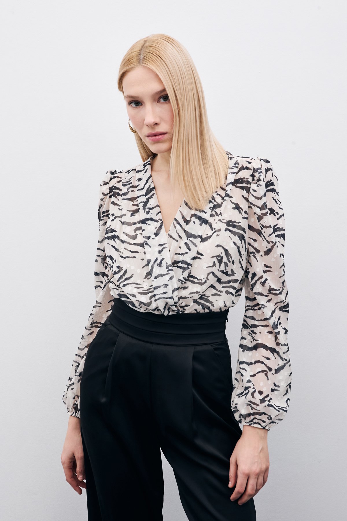 Puantiye Dokulu Bodysuit - Siyah