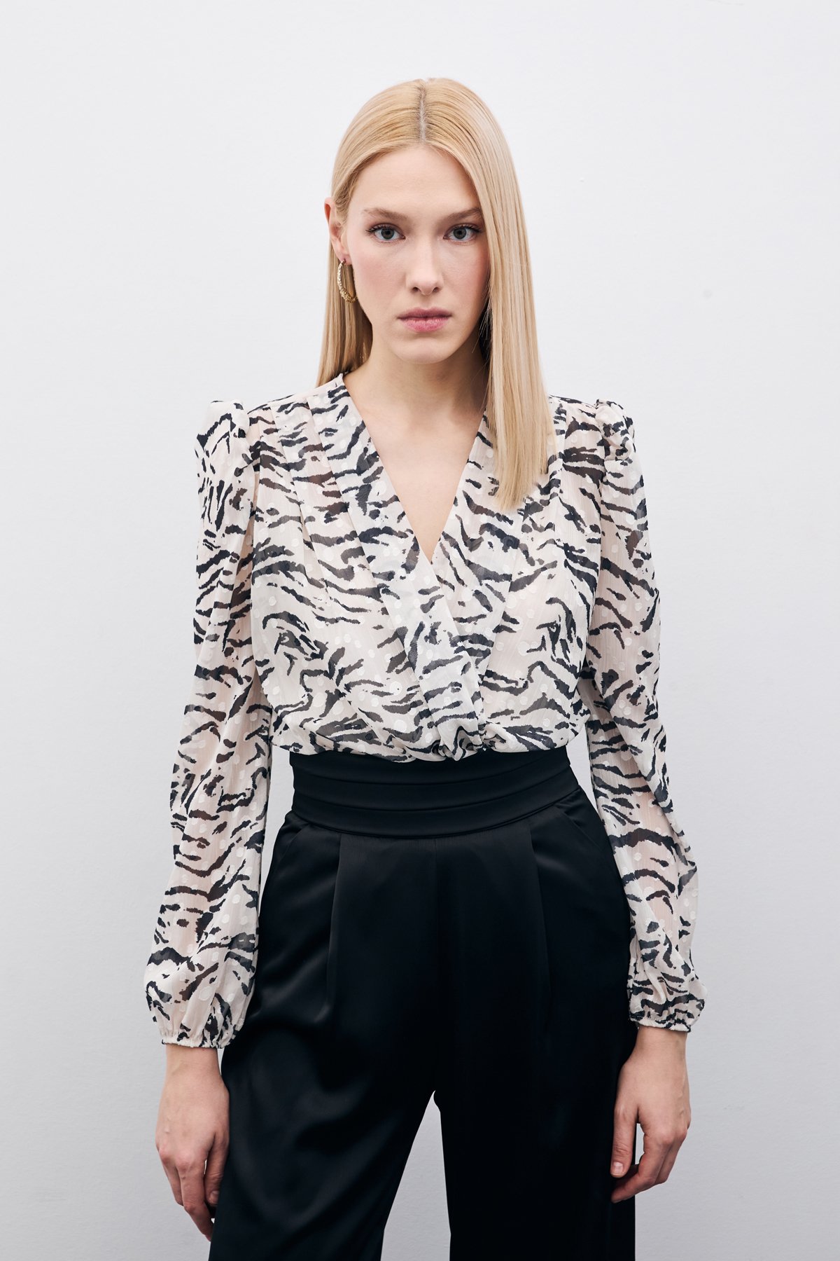 Puantiye Dokulu Bodysuit - Siyah