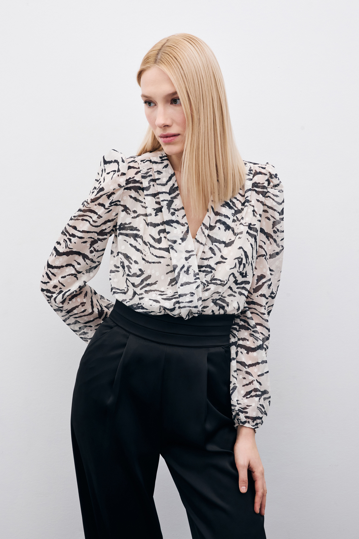 Puantiye Dokulu Bodysuit - Siyah