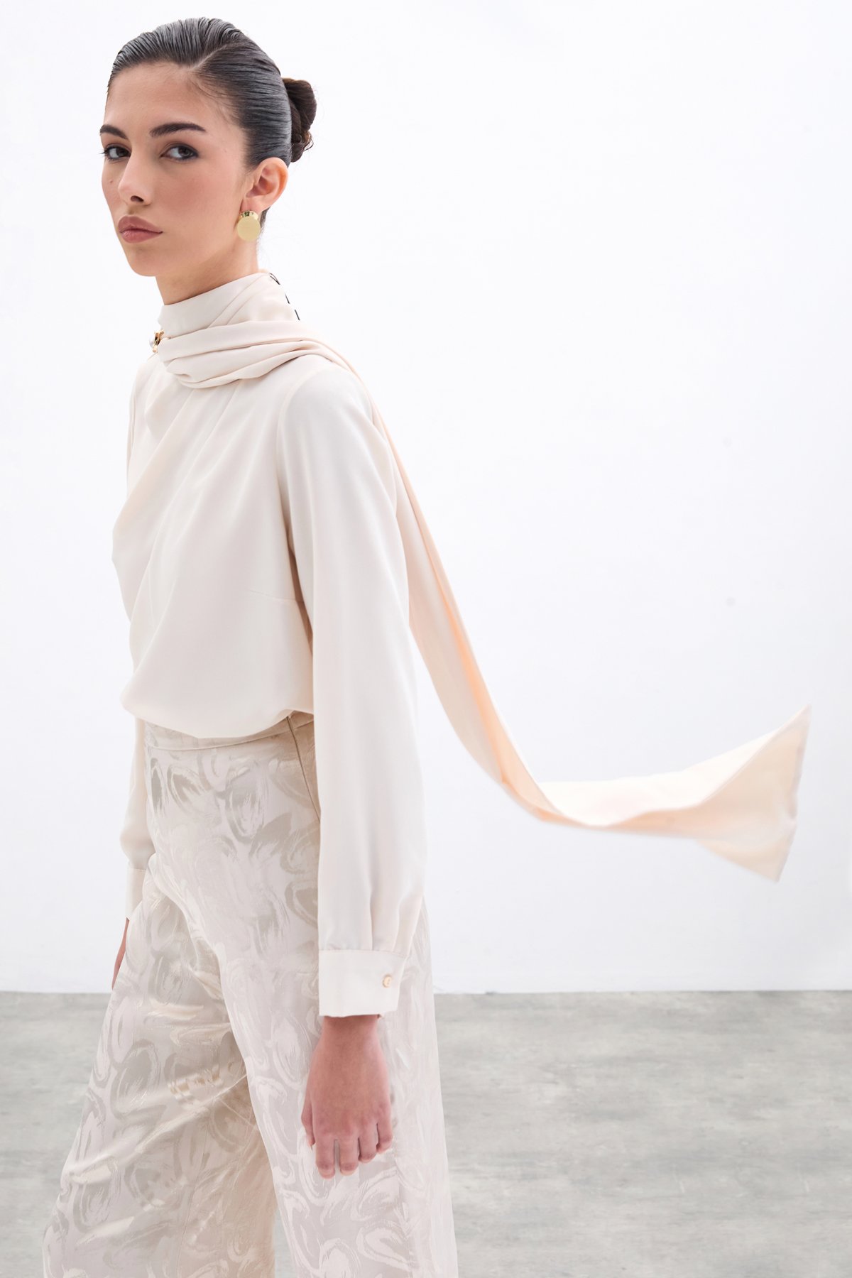 Şal Detaylı Bluz - Bej