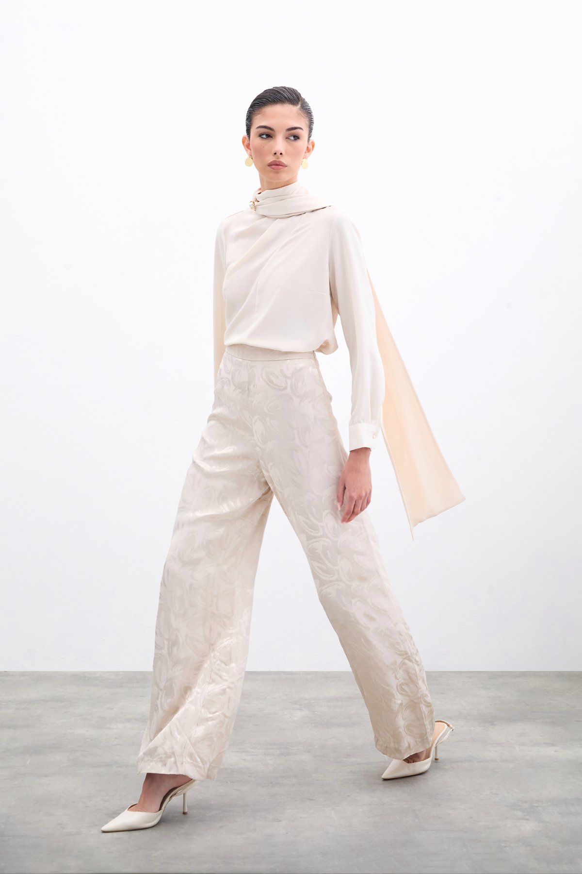 Şal Detaylı Bluz - Bej