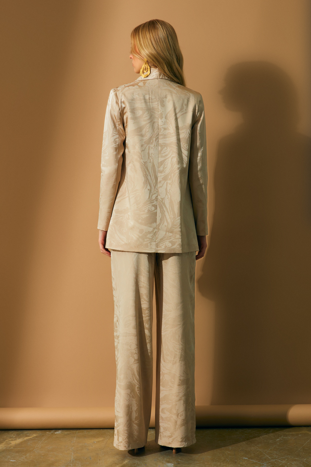 Saten Desenli Düğmeli Ceket - BEJ