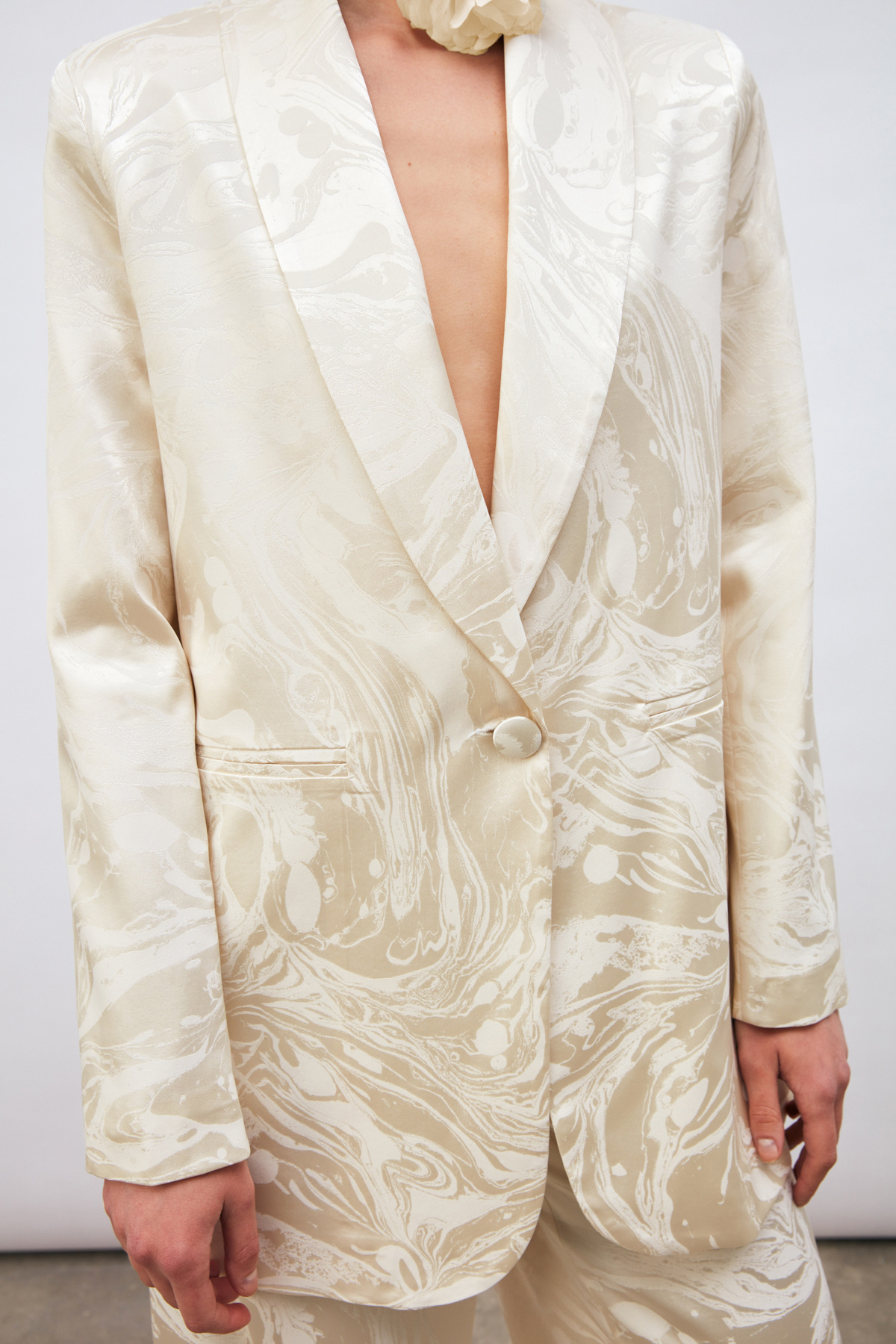 Saten Desenli Düğmeli Ceket - EKRU