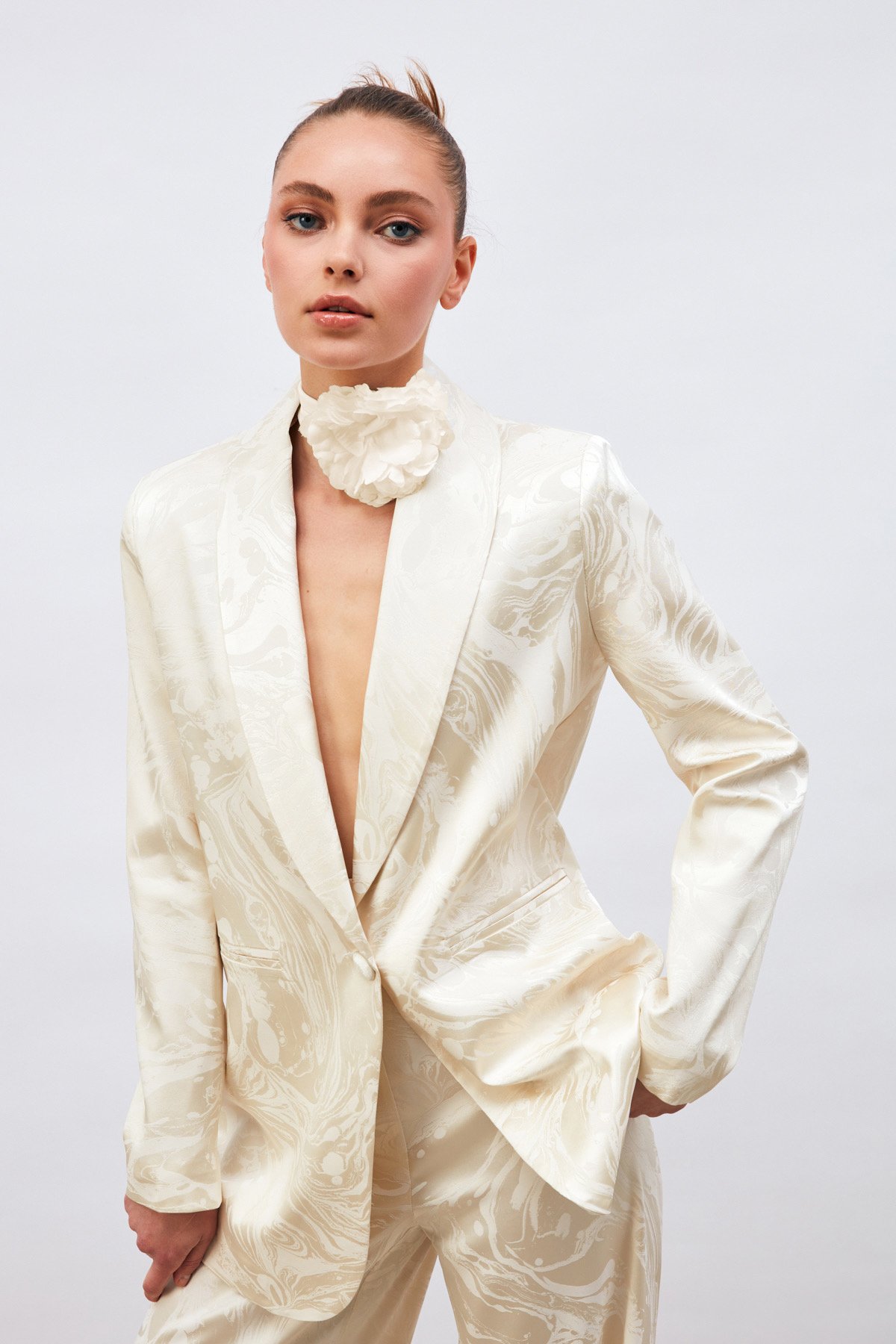 Saten Desenli Düğmeli Ceket - EKRU