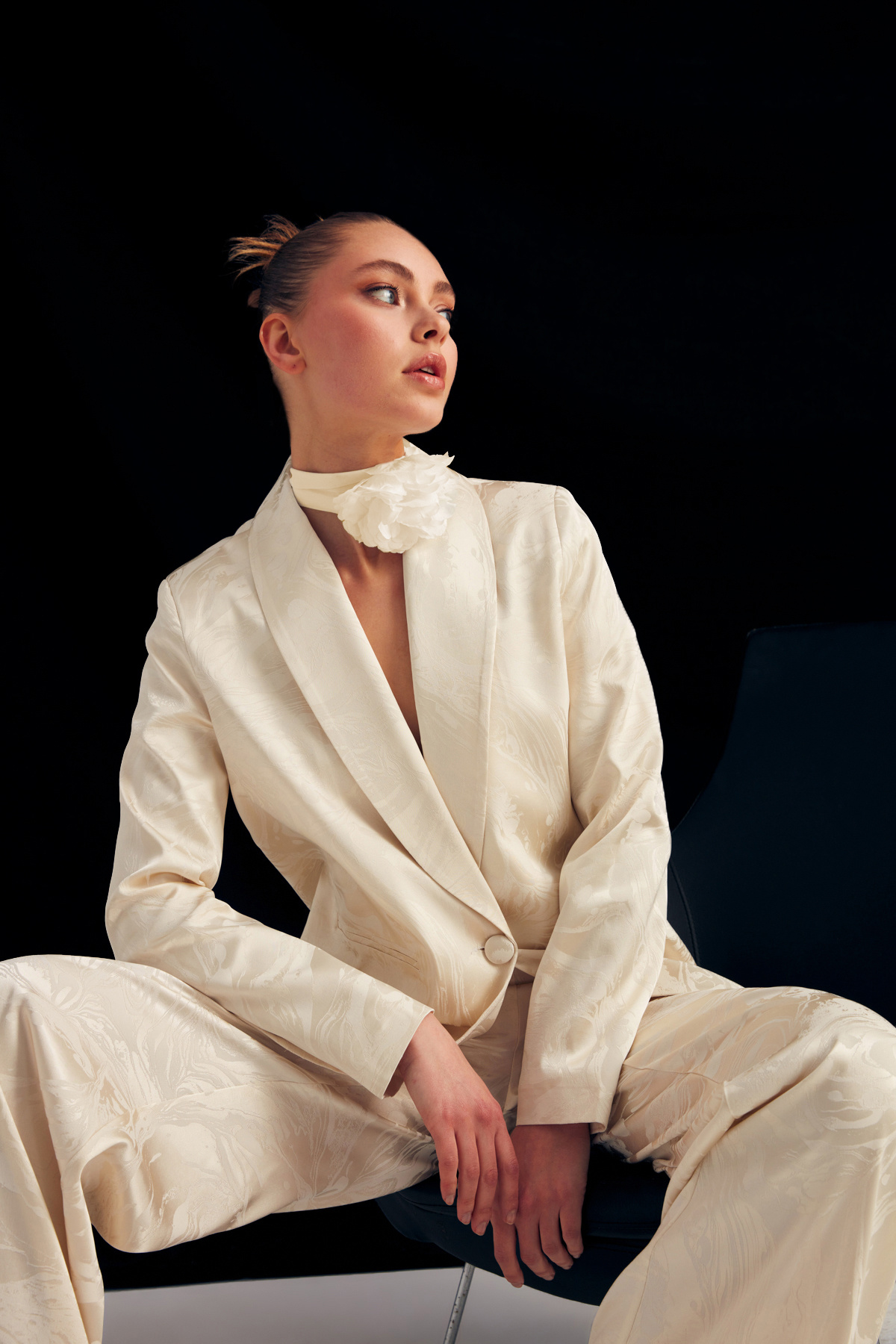 Saten Desenli Düğmeli Ceket - EKRU