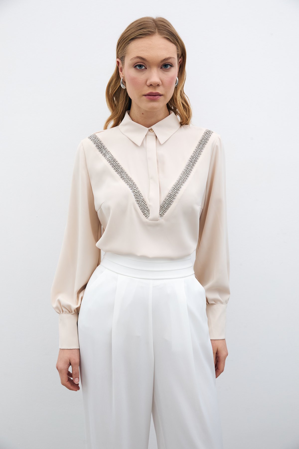 Şerit Aksesuarlı Bluz - Bej