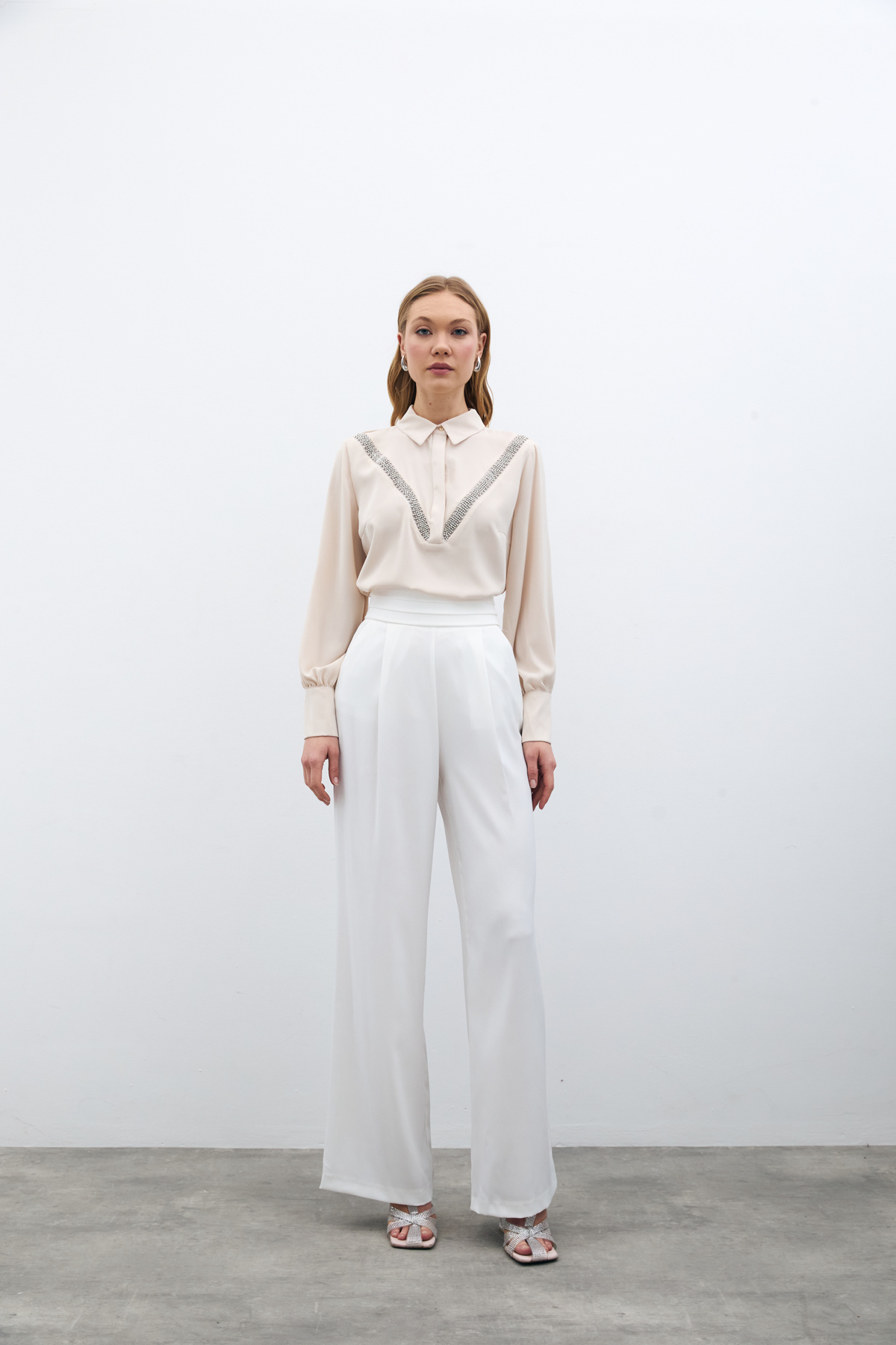 Şerit Aksesuarlı Bluz - Bej