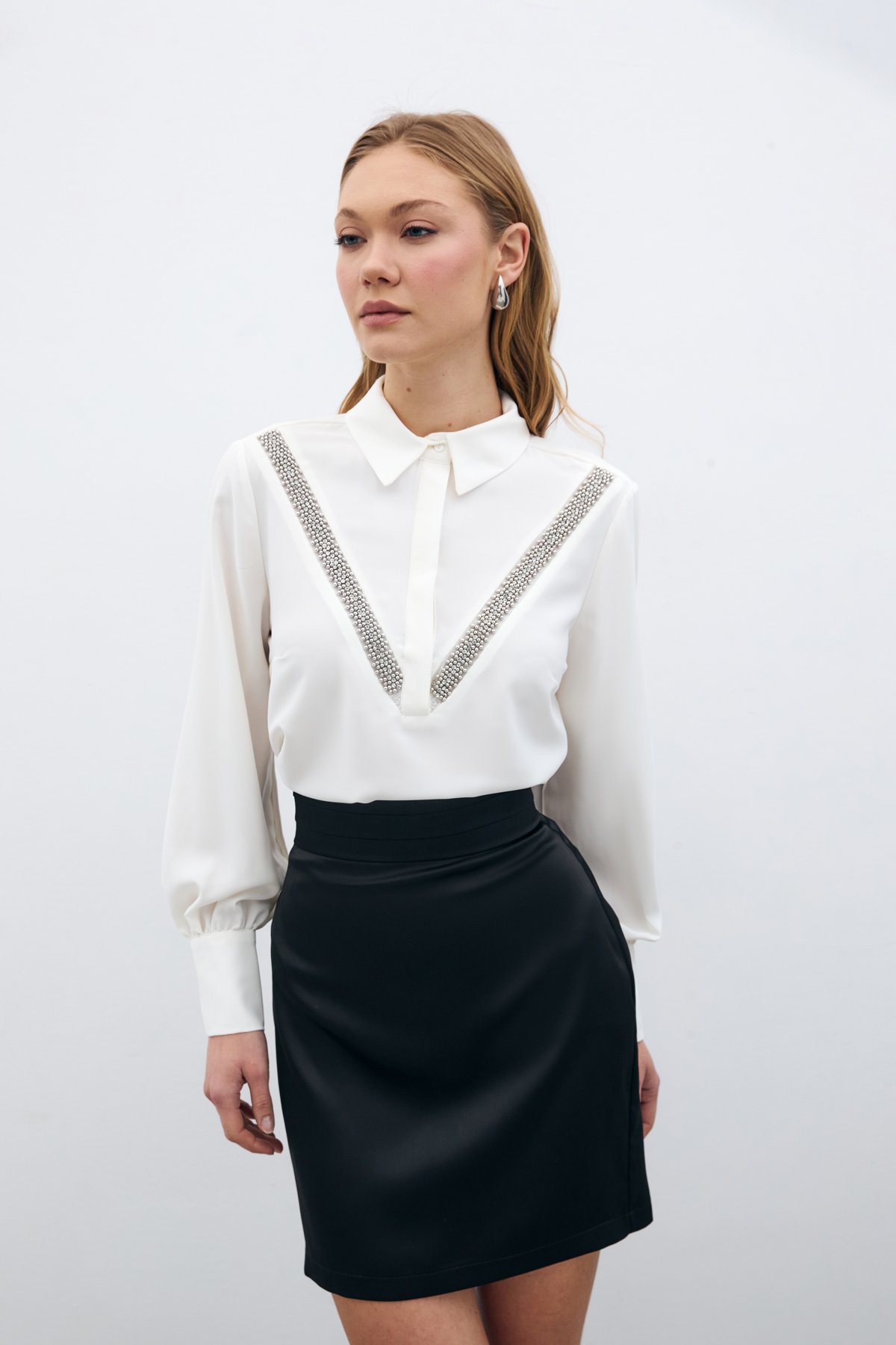 Şerit Aksesuarlı Bluz - EKRU