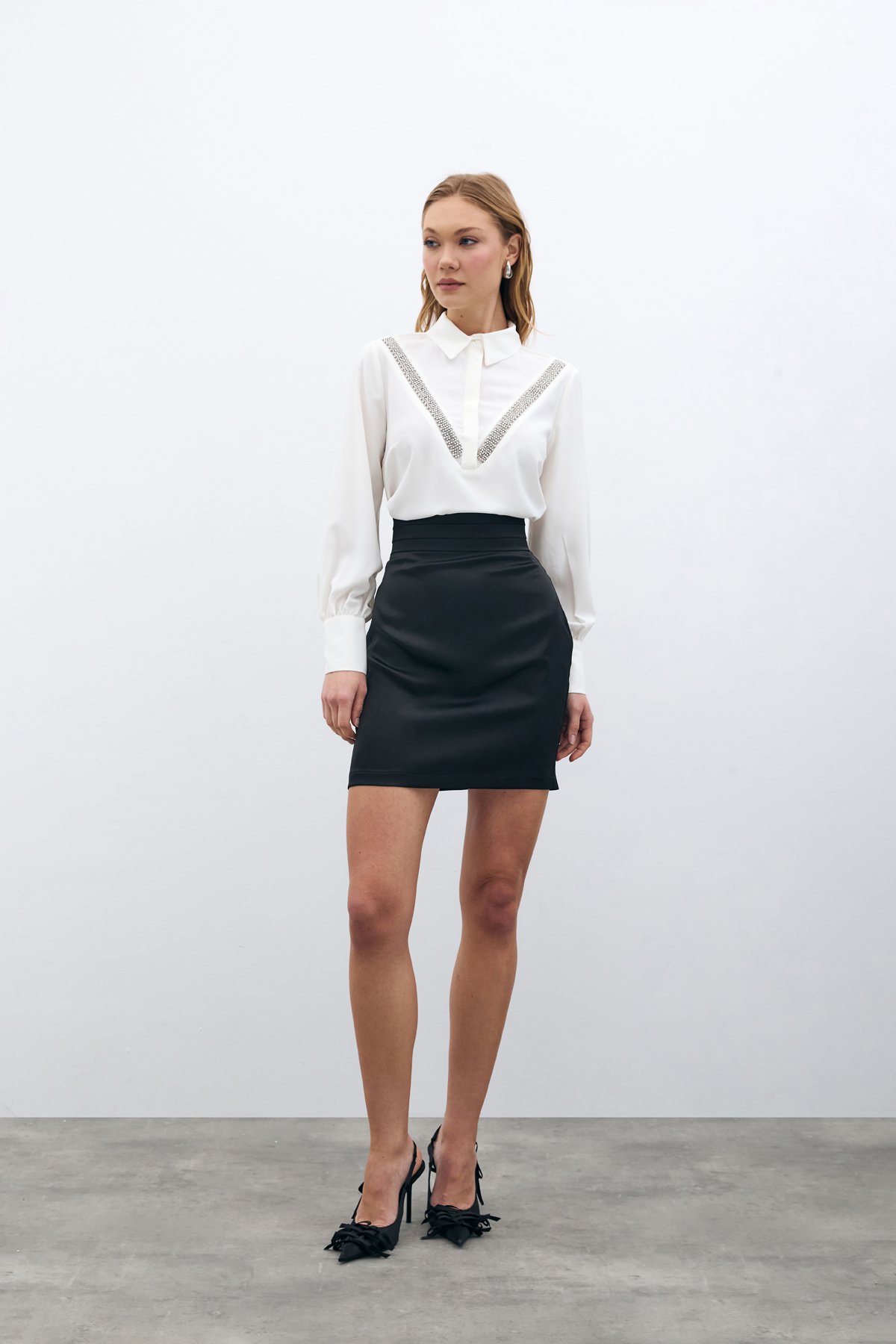 Şerit Aksesuarlı Bluz - EKRU