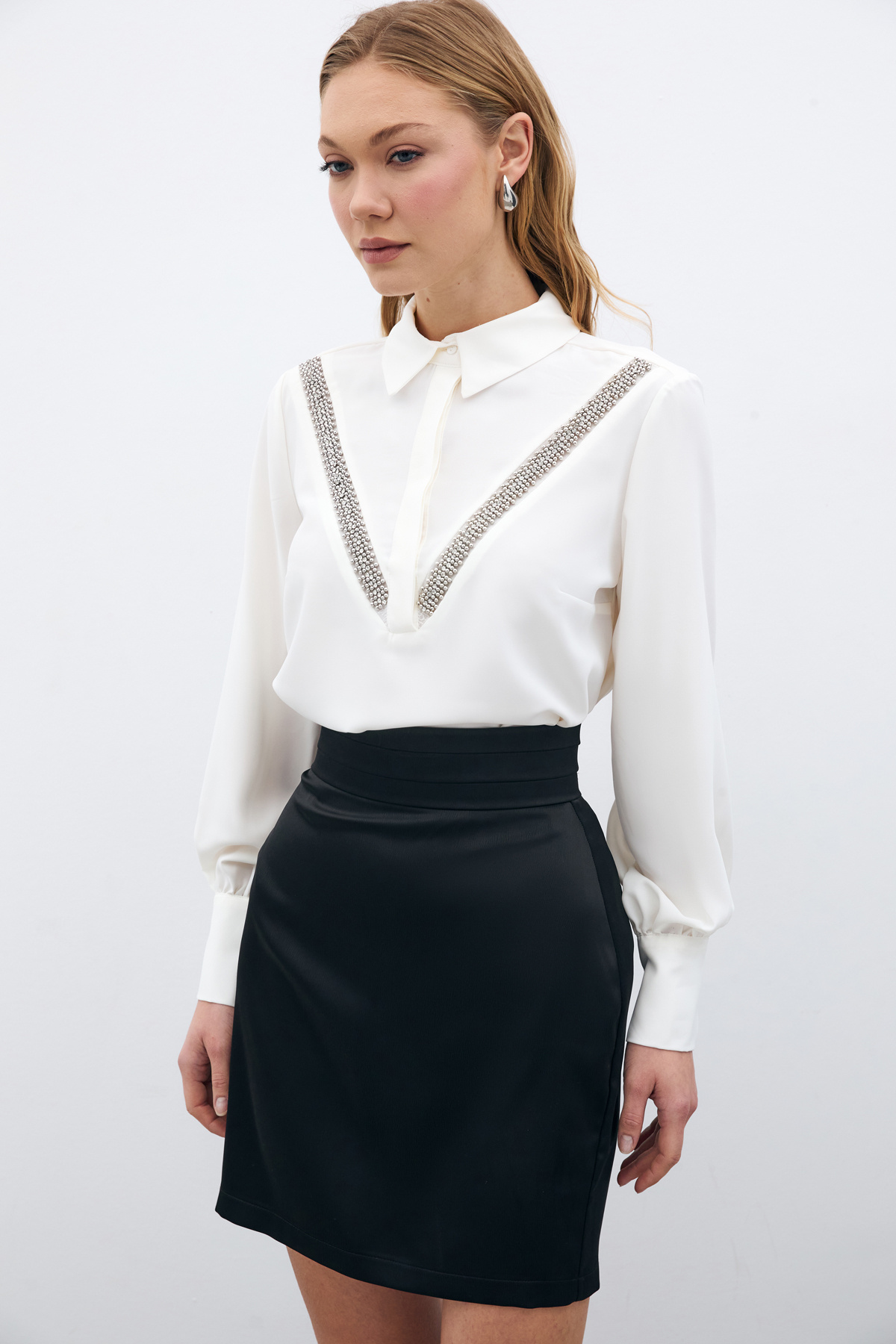 Şerit Aksesuarlı Bluz - EKRU