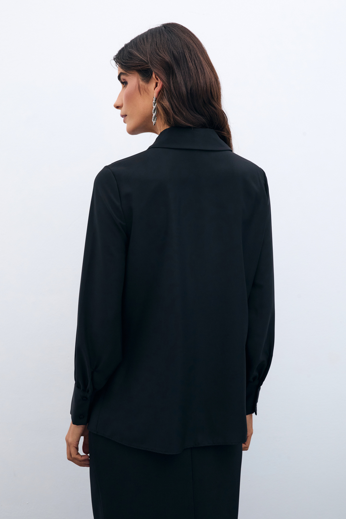 Şerit Aksesuarlı Bluz - SİYAH