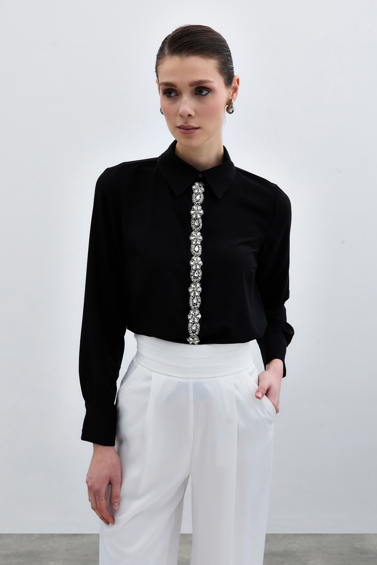 Şerit Aksesuarlı Gömlek - Siyah