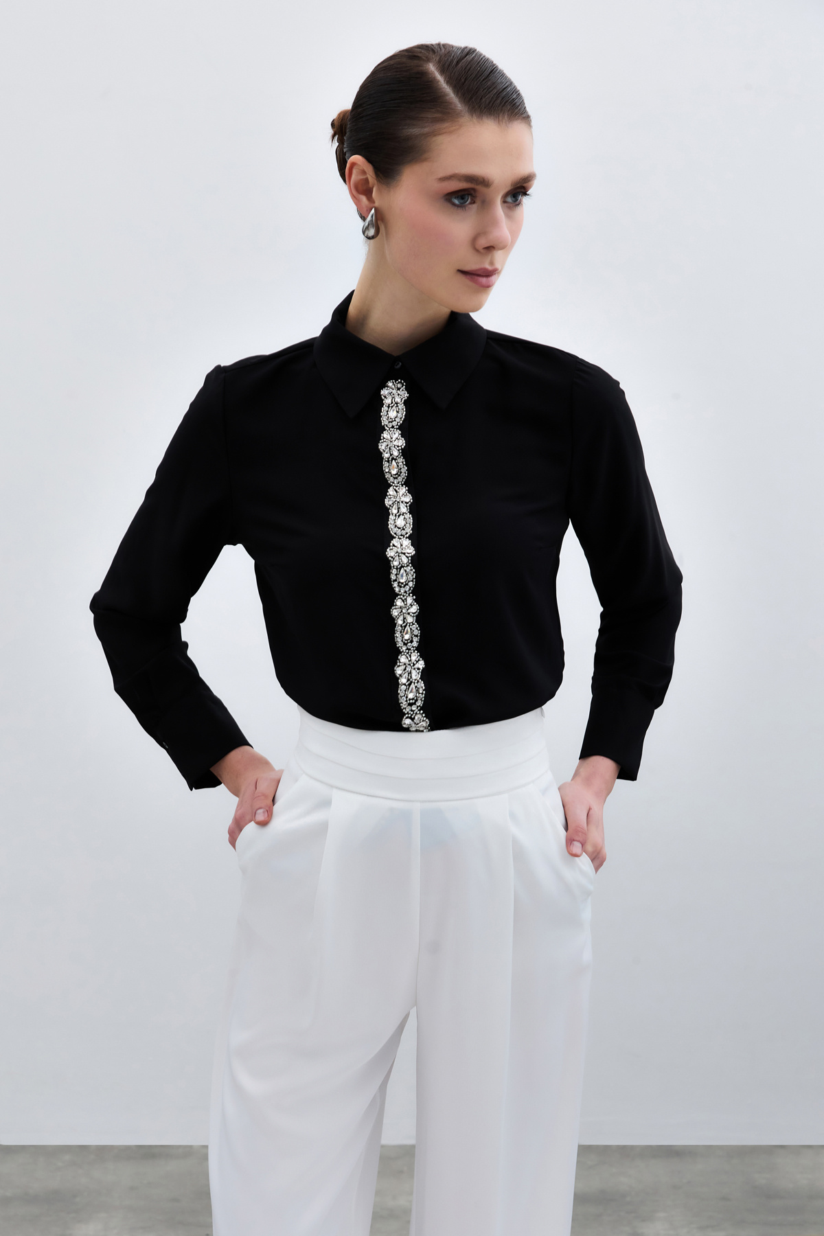 Şerit Aksesuarlı Gömlek - Siyah
