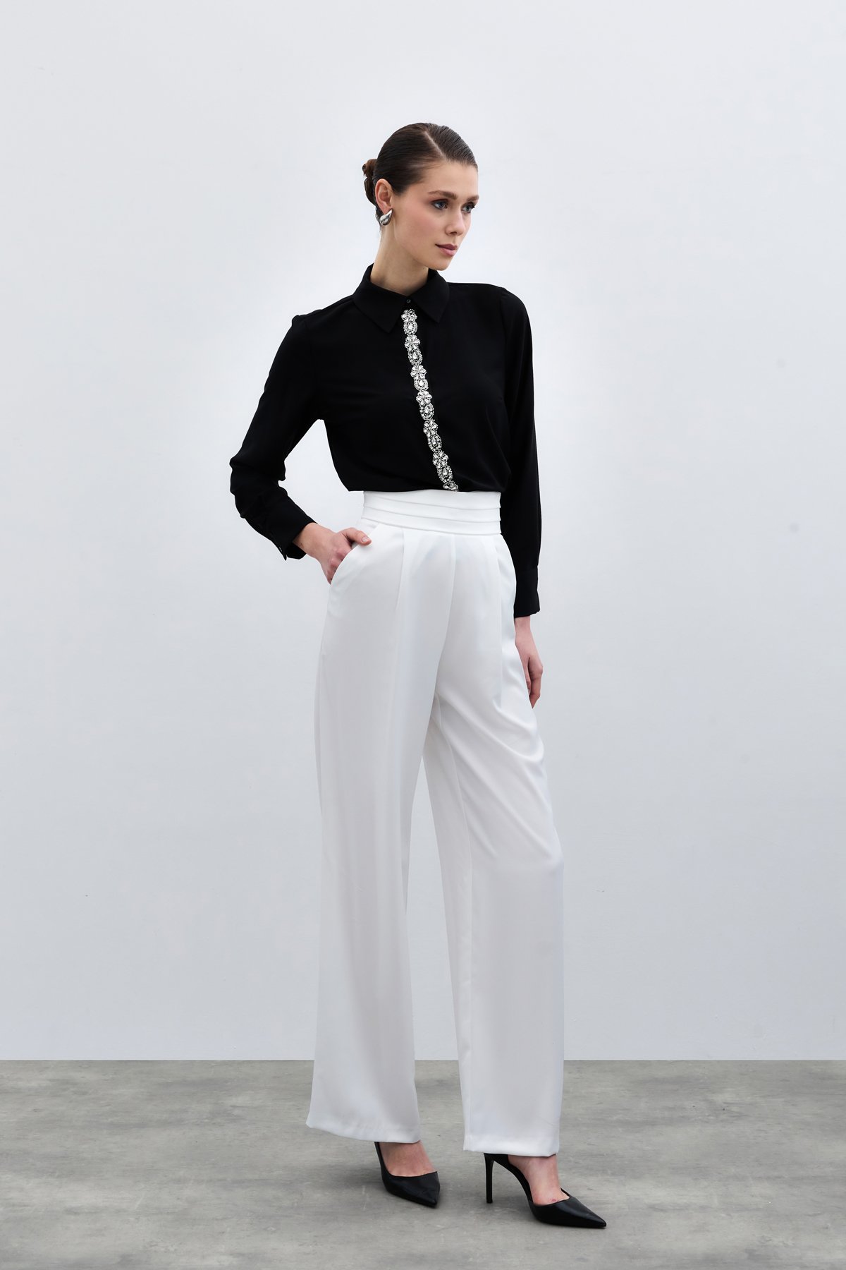 Şerit Aksesuarlı Gömlek - Siyah