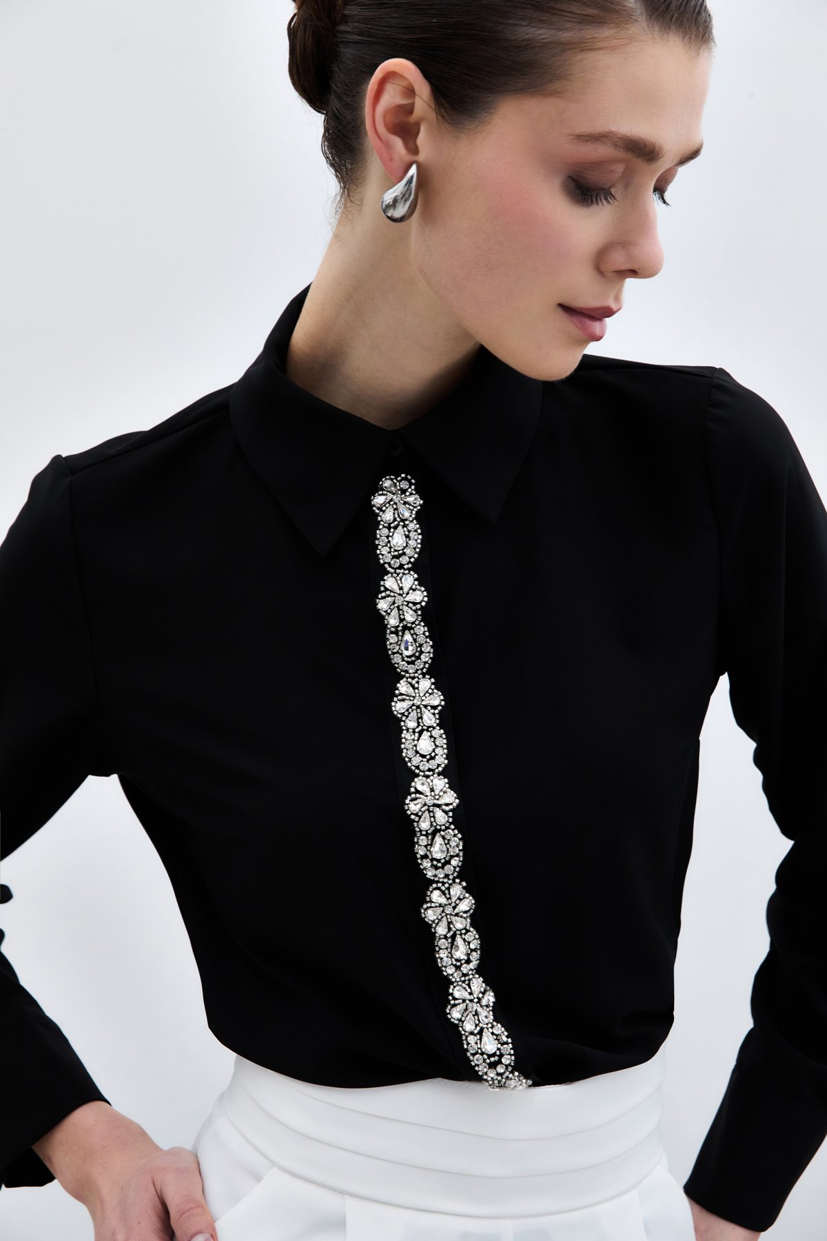 Şerit Aksesuarlı Gömlek - Siyah