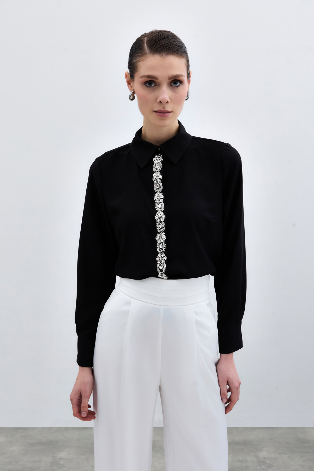 Şerit Aksesuarlı Gömlek - Siyah