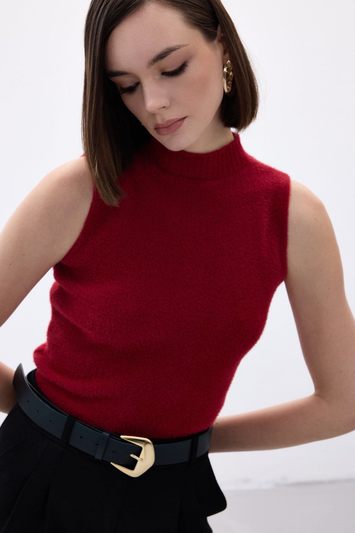 Zero Sleeve Bearded Knit Blouse - Maroon