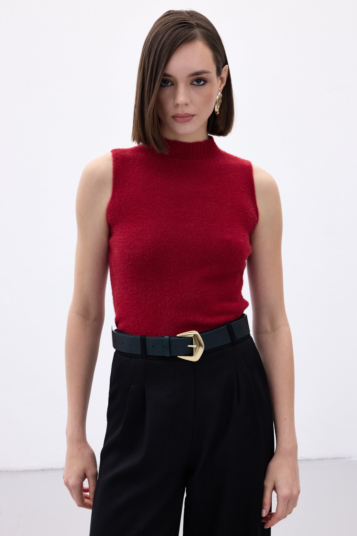 Zero Sleeve Bearded Knit Blouse - Maroon