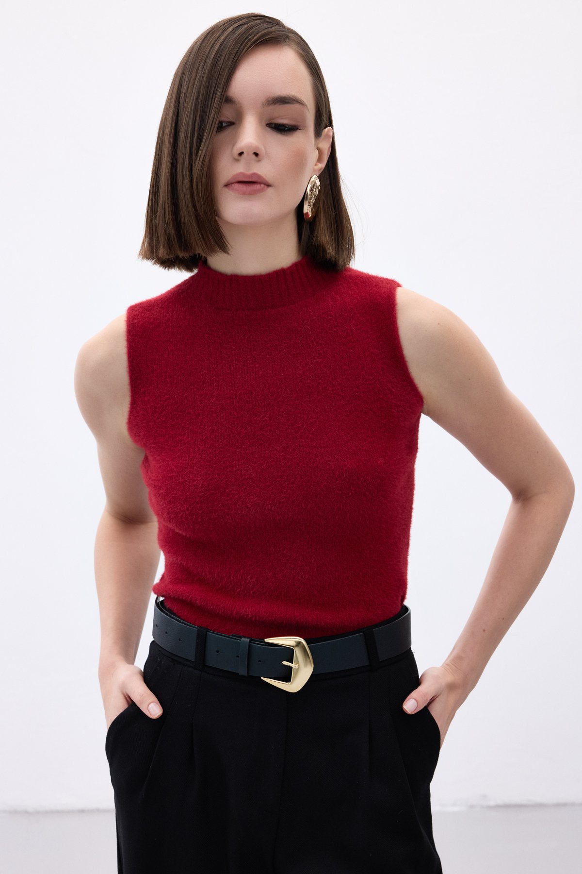 Zero Sleeve Bearded Knit Blouse - Maroon