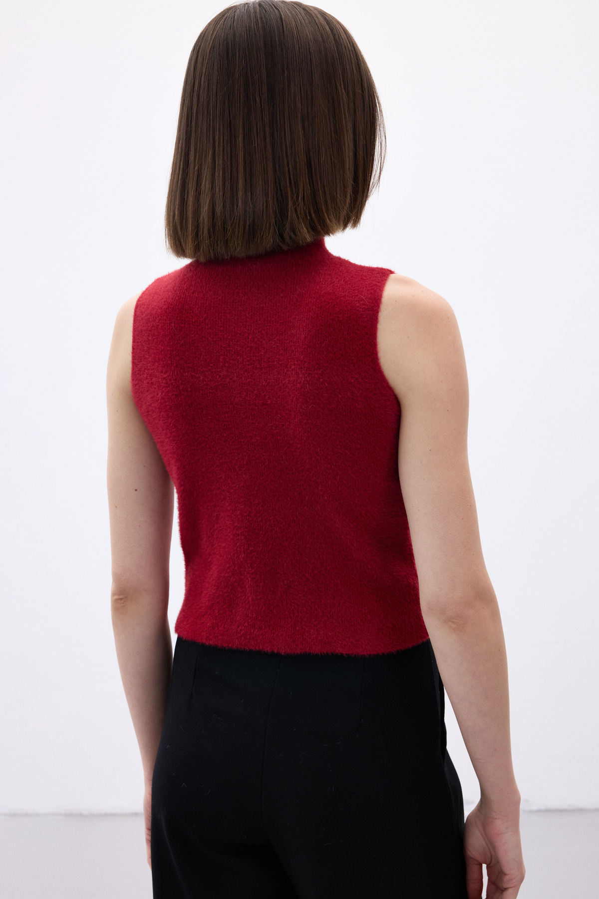 Zero Sleeve Bearded Knit Blouse - Maroon