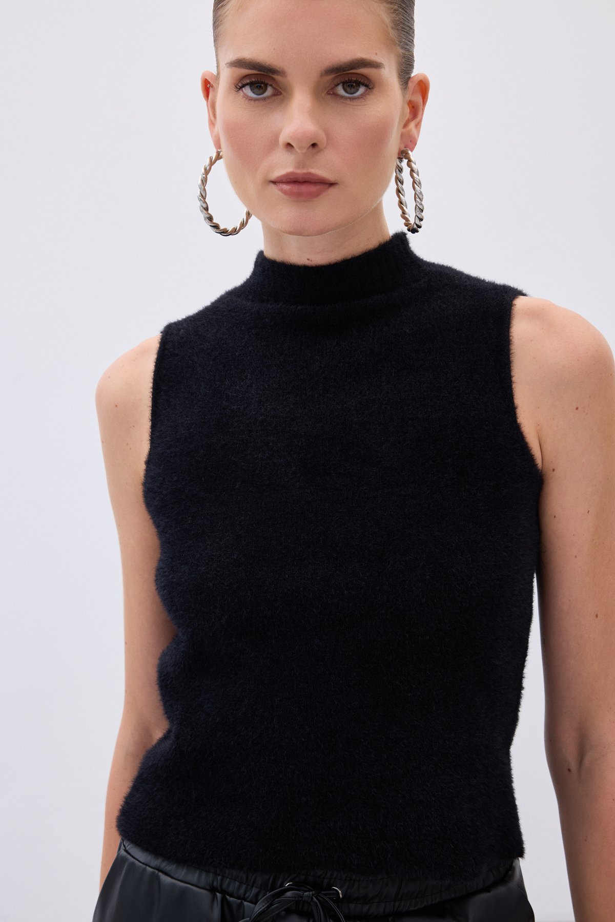 Sıfır Kol Sakallı Triko Bluz - Siyah