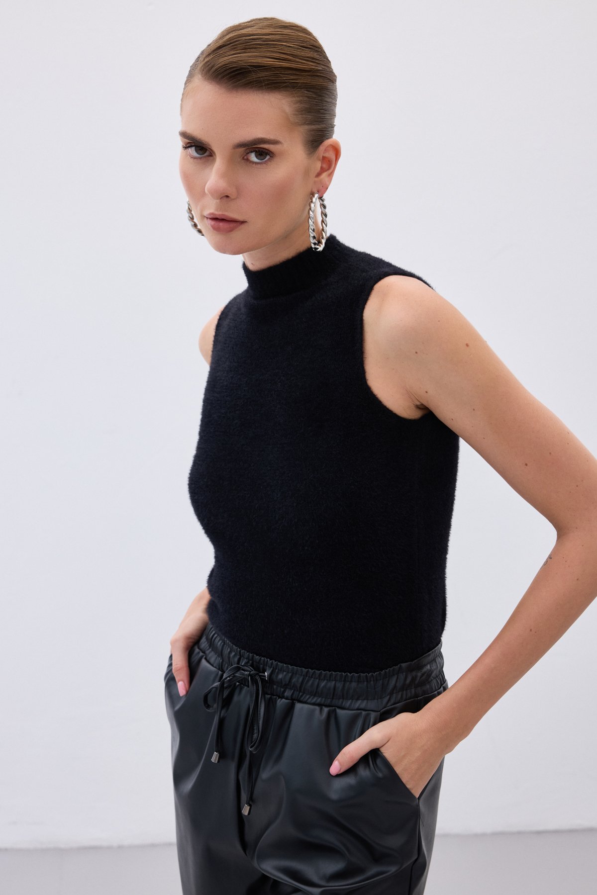 Sıfır Kol Sakallı Triko Bluz - Siyah