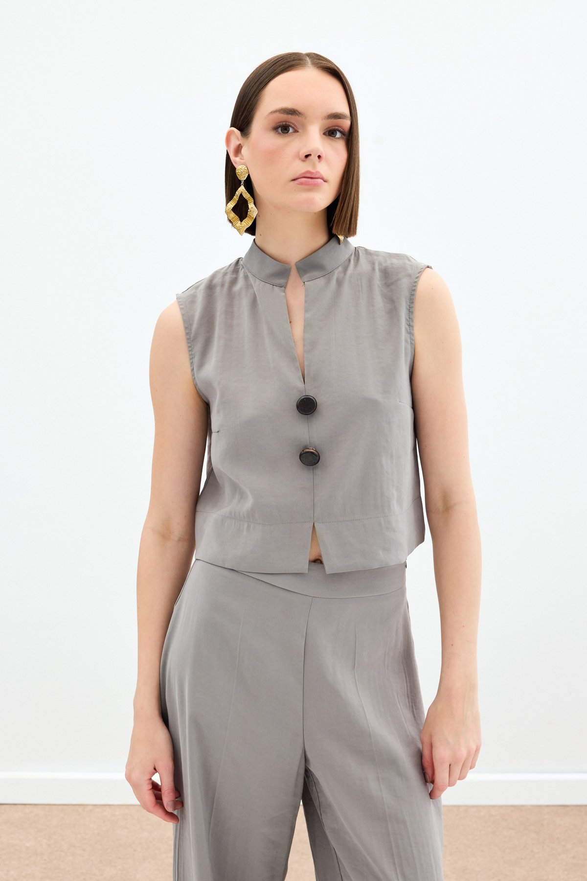 Süs Düğme Detaylı Bluz - Haki