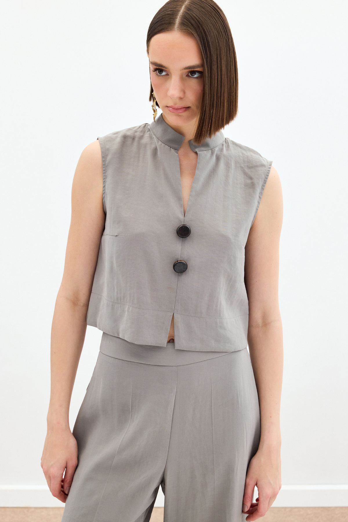 Süs Düğme Detaylı Bluz - Haki