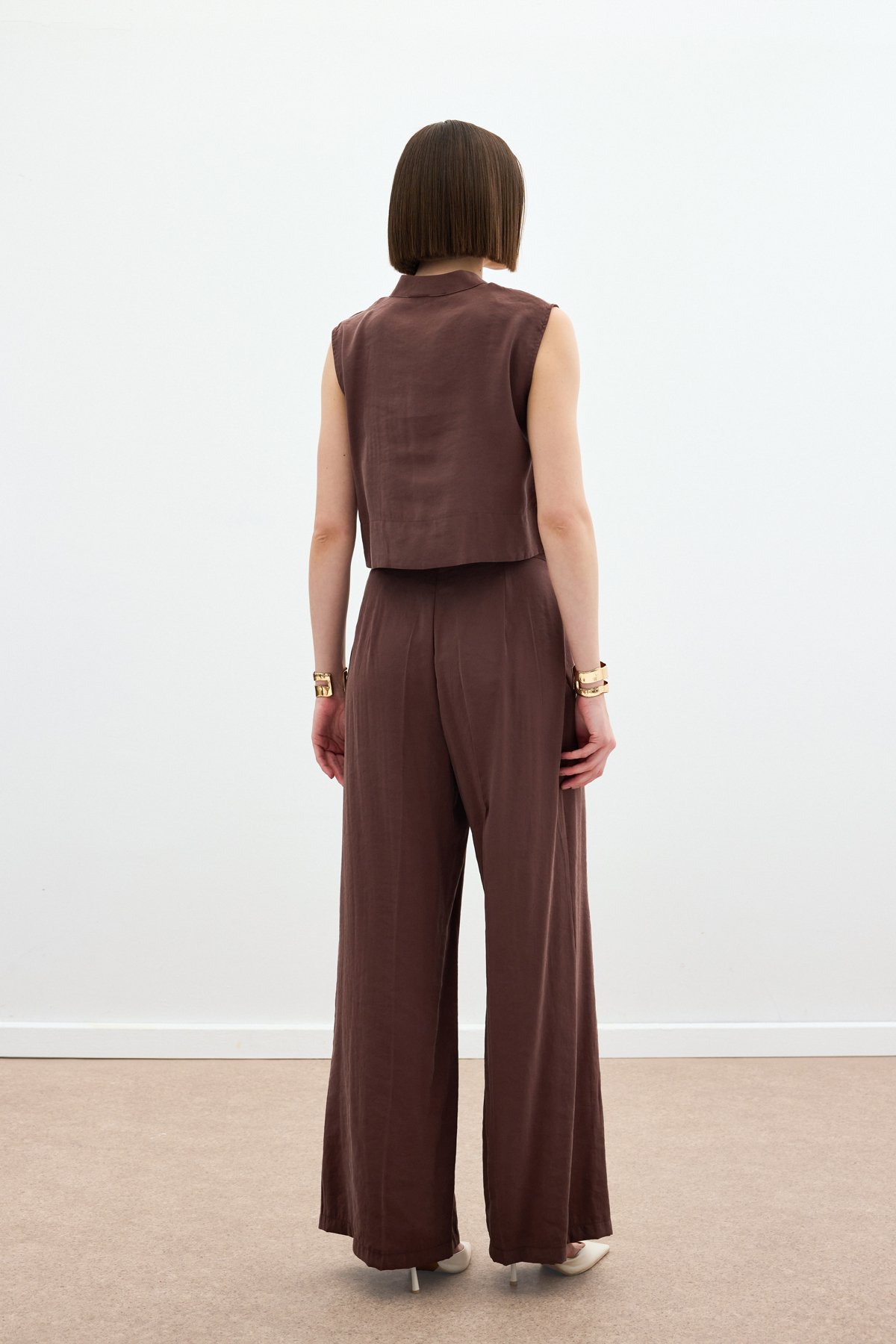 Süs Düğme Detaylı Bluz - Kahve