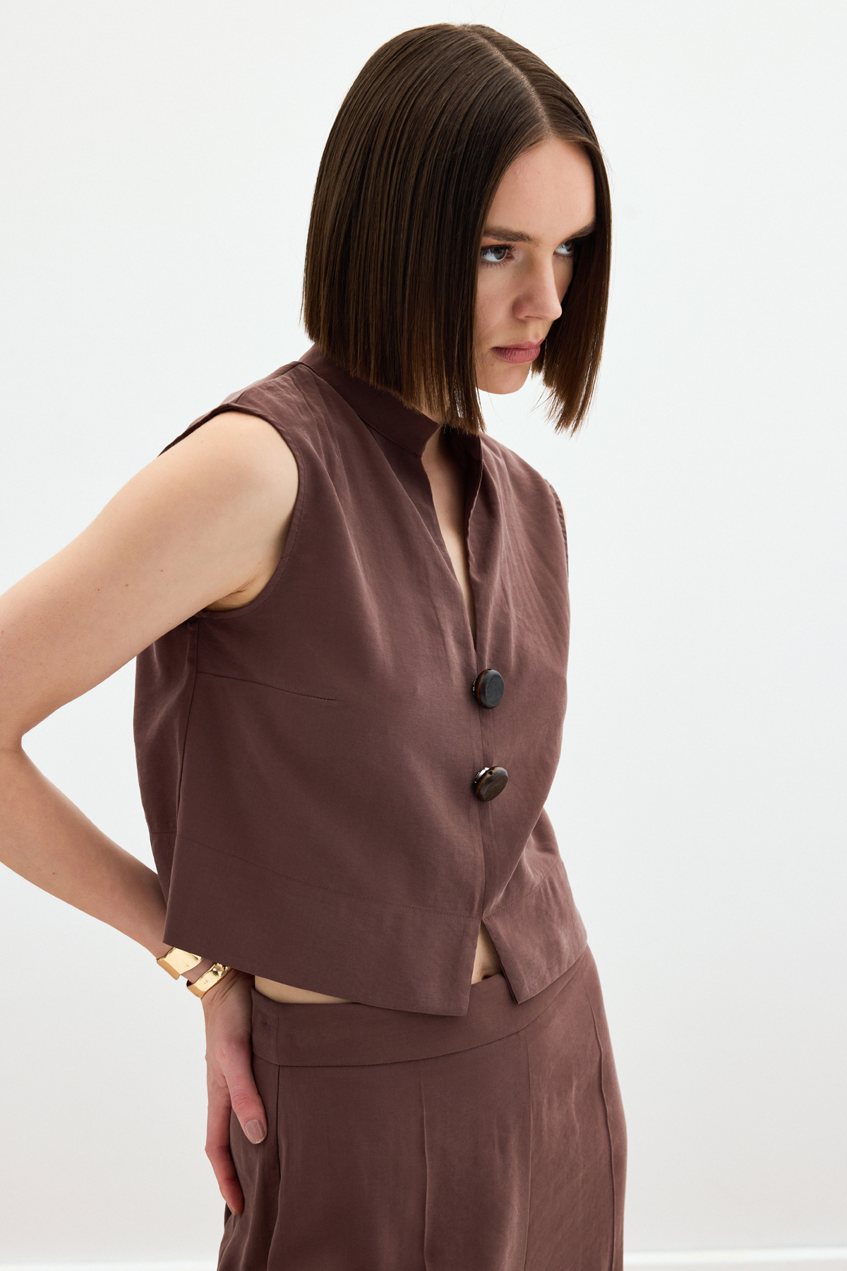 Süs Düğme Detaylı Bluz - Kahve